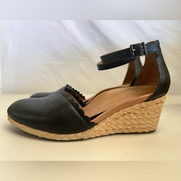 Vionic Kalina Black Leather Scallop Espadrille Wedge Sandals – Size 9.5 - Picture 3 of 9